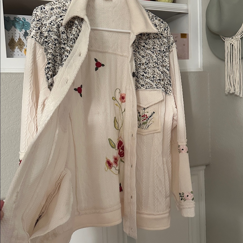 POL Floral Embroidered Women's Jacket - Picture 15 of 15